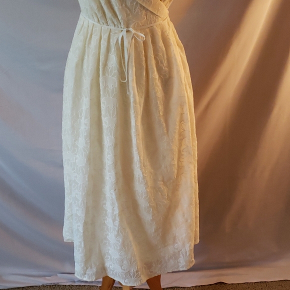 NEW Madewell Ivory Floral Embroidered Wrap Dress - Picture 3 of 16